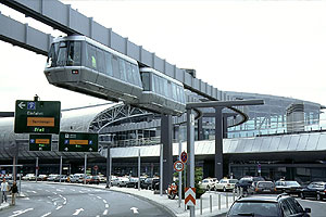 der Flughafen Düsseldorf (DUS) der Flughafen Düsseldorf (DUS)